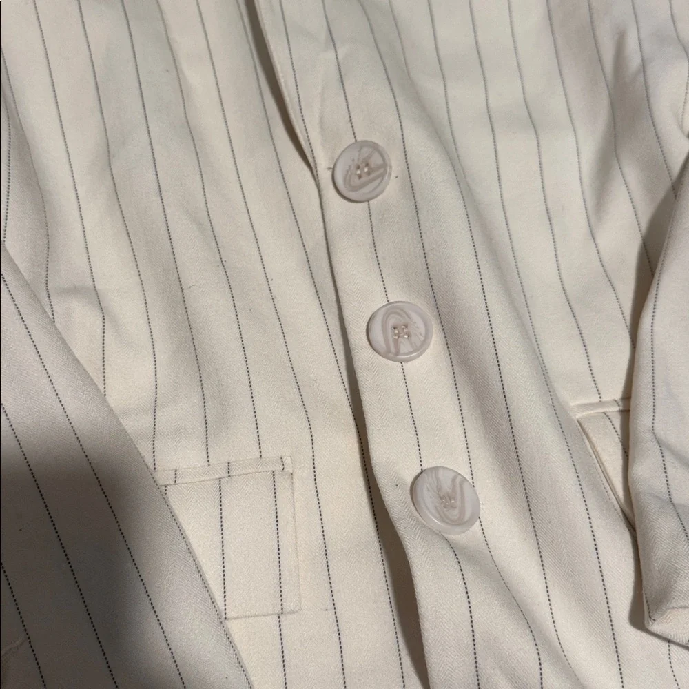 Elegant Cream Women's Suit Set - Picture 3 of 7